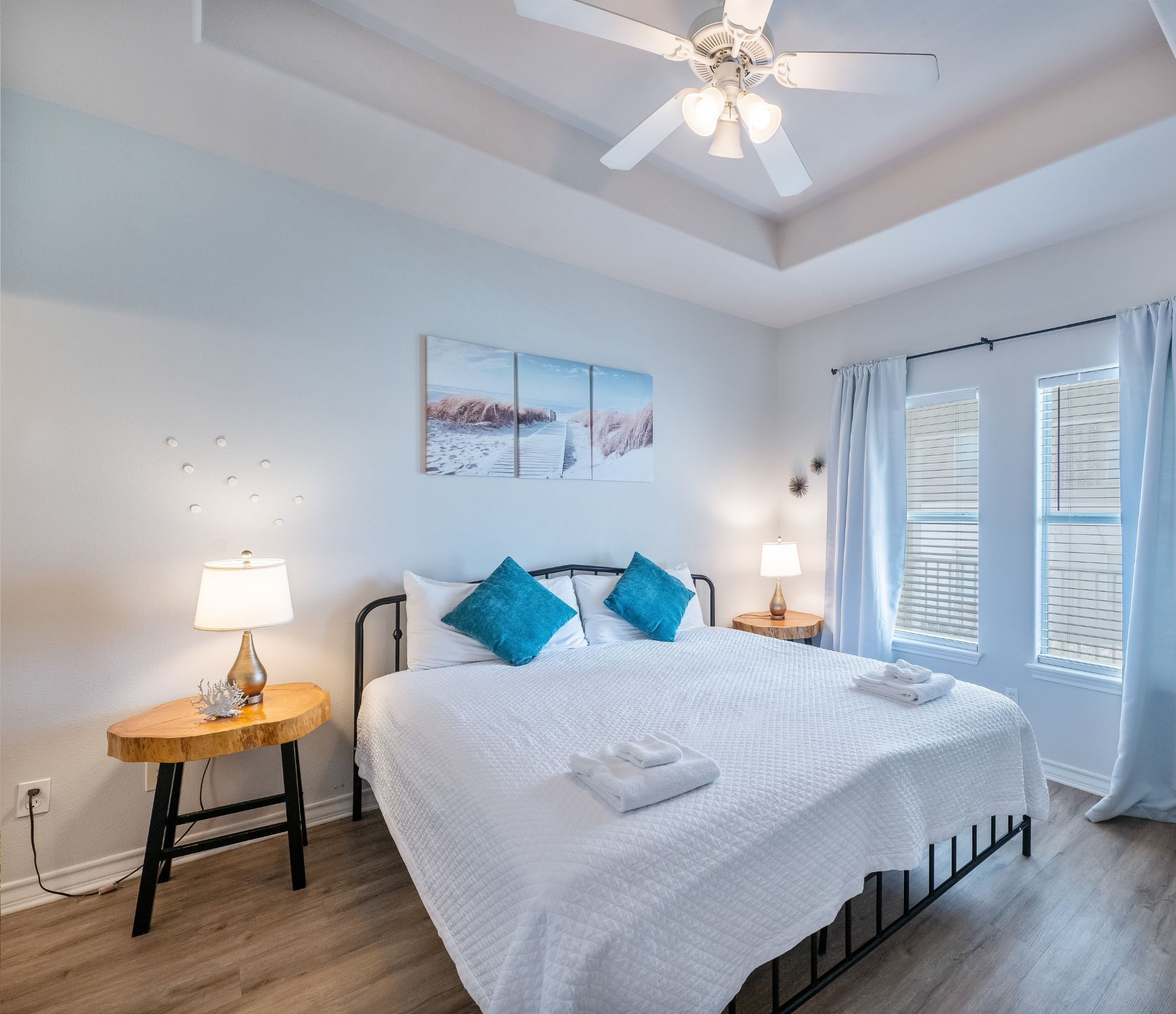 3 soverom, skrivebord, strykejern/-brett og wi-fi (inkludert)