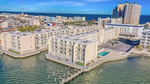 Exterior - Canal front on one side, bay on the other! Perfect midtown 2 bedroom condo next to Seacrets and close to everything! Wight Bay #452 (Ocean City)