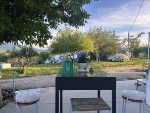 Outdoor dining - The hill in a room Typical Abruzzo countryside between Majella and the sea (Abruzzo)