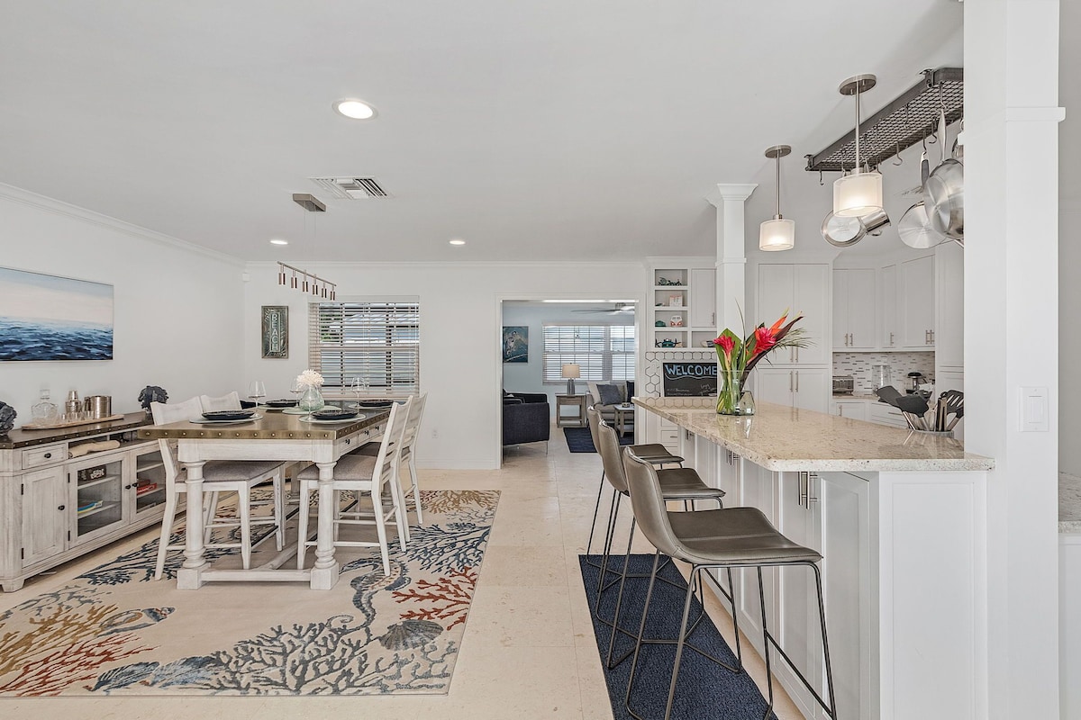 Discover your perfect Naples getaway 1.2 miles from Lowdermilk Park Beach