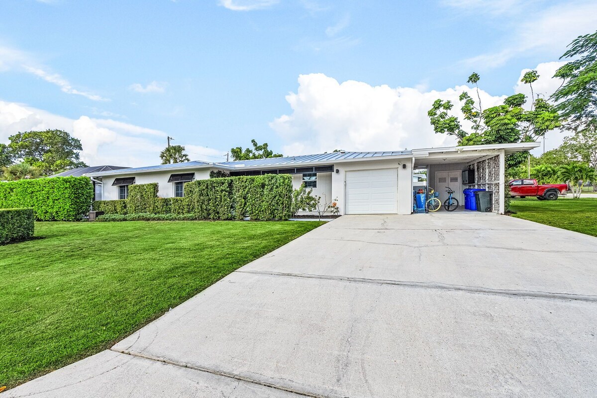 Photo 37 of Discover your perfect Naples getaway 1.2 miles from Lowdermilk Park Beach