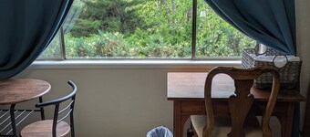Tranquil air-conditioned Guest Suite in charming Eugene country-side