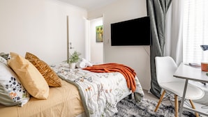 Shared Dormitory, 1 Bedroom, Balcony, Garden View | 1 bedroom - Room-elegant Hampton-style Retreat Tra (Perth)