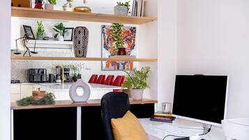 Shared Dormitory, 1 Bedroom, Balcony, Garden View | Interior