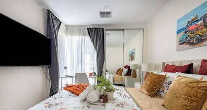 Room-elegant Hampton-style Retreat Tra