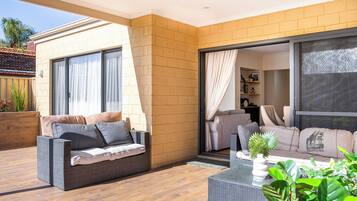 Shared Dormitory, 1 Bedroom, Balcony, Garden View | Living room | Books