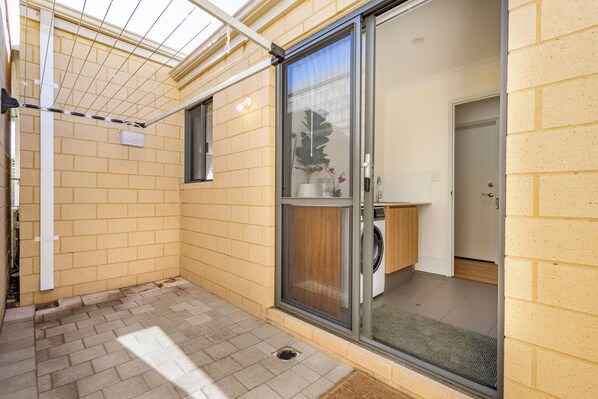 Shared Dormitory, 1 Bedroom, Balcony, Garden View | Interior - Room-elegant Hampton-style Retreat Tra (Perth)