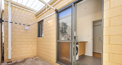 Room-elegant Hampton-style Retreat Tra