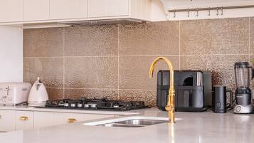 Shared Dormitory, 1 Bedroom, Balcony, Garden View | Interior