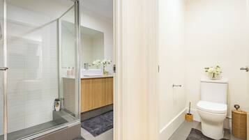 Shared Dormitory, 1 Bedroom, Balcony, Garden View | Bathroom