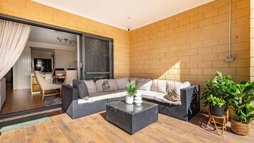 Shared Dormitory, 1 Bedroom, Balcony, Garden View | Living room