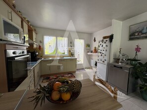 Réfrigérateur, micro-ondes, four, lave-vaisselle