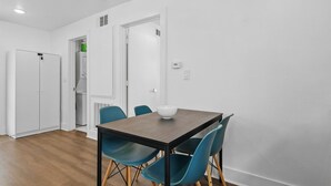 Dining - Heart of Dallas in Knox Henderson | Sleeps 4 (Dallas)