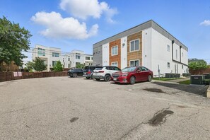 المنطقة المحيطة بالمنشأة