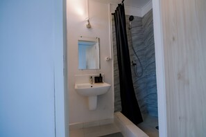 Double Room | Bathroom | Shower, towels, soap, shampoo
