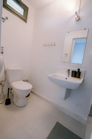 Bathroom | Shower, towels, soap, shampoo