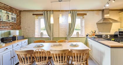 Host & Stay | Granary Barn