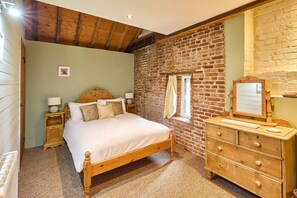 4 bedrooms, bed sheets - Host & Stay | Granary Barn (Toftrees)