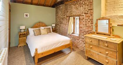 Host & Stay | Granary Barn