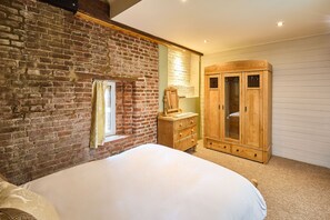 4 bedrooms, bed sheets