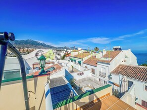 Property grounds - Bright 2-bedroom Apartment With Private Patio and Communal Roof Terrace in Centr (Nerja)