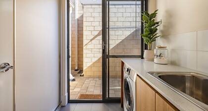 Room-elegant Hampton-style Retreat , Tra