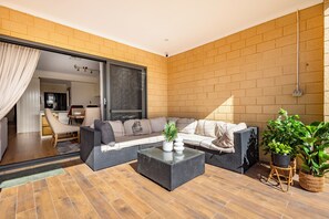 Gemeinsamer Schlafsaal, 1 Schlafzimmer, Balkon, Gartenblick | Wohnzimmer