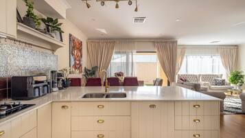 Shared Dormitory, 1 Bedroom, Balcony, Garden View | Bahagian dalam