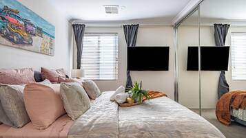 Shared Dormitory, 1 Bedroom, Balcony, Garden View | 1 bedroom