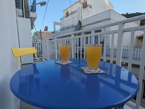 Casa Marouli. Two bedroom apt - 5 minutes to the beach