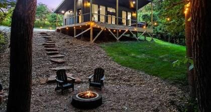 Luxury Hocking Escape for 2! Hot Tub, New Listing!