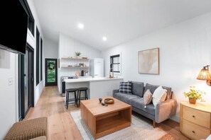 Smart TV - Luxury Hocking Escape for 2! Hot Tub, New Listing! (Logan)