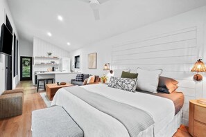 1 bedroom, free WiFi, bed sheets - Luxury Hocking Escape for 2! Hot Tub, New Listing! (Logan)