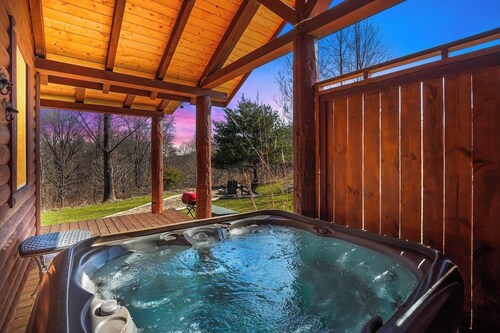 New Listing! Cozy Couples Cabin, Hot Tub, Fire Pit
