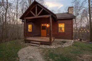 Exterior - Modern Log Cabin, Hot Tub, 5 Mins to Winery/Brwry! (Logan)