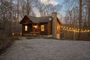 Exterior - Modern Log Cabin, Hot Tub, 5 Mins to Winery/Brwry! (Logan)