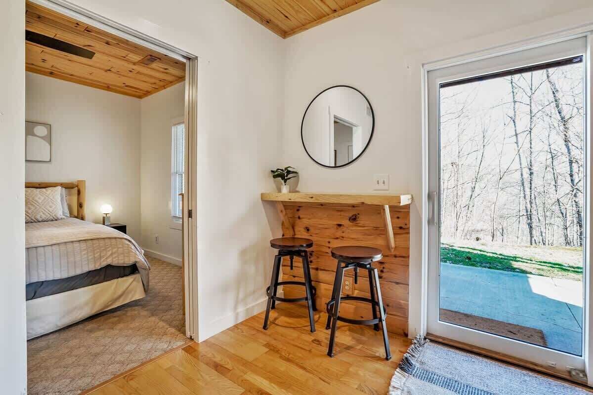 2 bedrooms, iron/ironing board, travel cot, WiFi