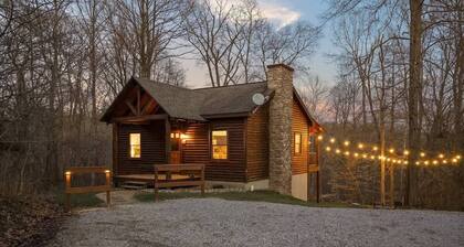 Modern Log Cabin, Hot Tub, 5 Mins to Winery/Brewery!