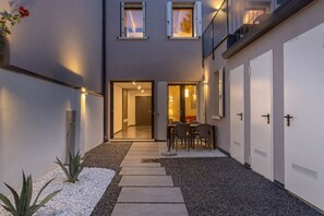 Terrace/patio - New and spacious apartment of about 145 sqm, capable of accommodating up to 11 people, located on the second floor of a modern building without a lift.The property is located in a residential area of Ferrara, a few minutes walk from the city center (Ferrara)