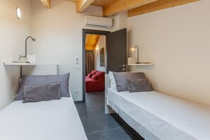 4 bedrooms, iron/ironing board