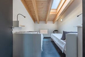 4 bedrooms, iron/ironing board