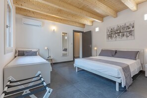 4 bedrooms, iron/ironing board