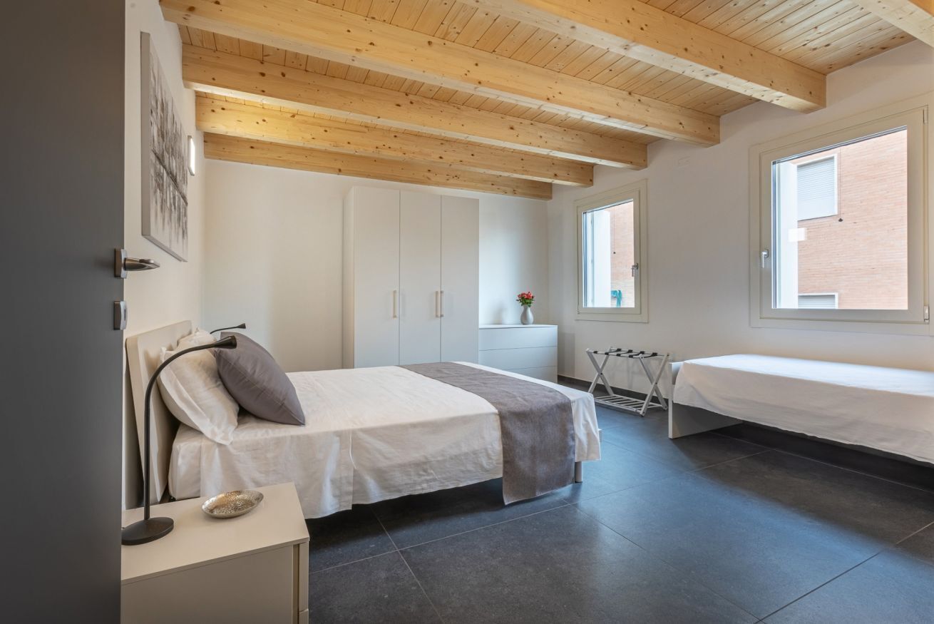 4 bedrooms, iron/ironing board