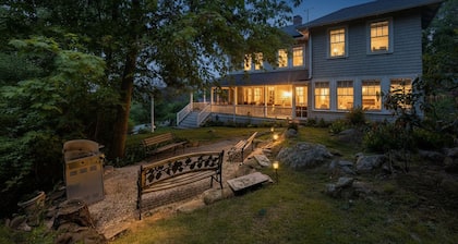 Tidebend: River views and gracious comfort