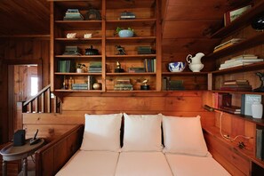 Interior - Tidebend: River views and gracious comfort (Gloucester)