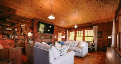 Tidebend: River views and gracious comfort