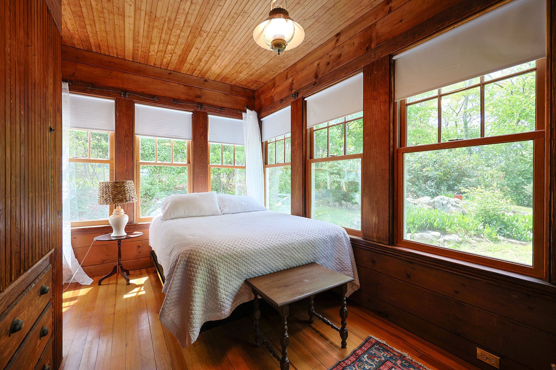 6 chambres, fer et planche à repasser, Wi-Fi, draps fournis