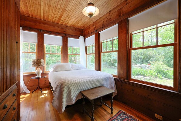 6 bedrooms, iron/ironing board, WiFi, bed sheets - Tidebend: River views and gracious comfort (Gloucester)