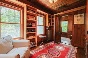 Interior - Tidebend: River views and gracious comfort (Gloucester)