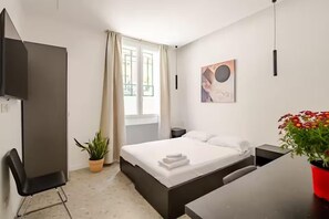 Comfort-Doppel- oder -Zweibettzimmer, 1 Queen-Bett, Kochnische | Daunenbettdecken, Schreibtisch, laptopgeeigneter Arbeitsplatz